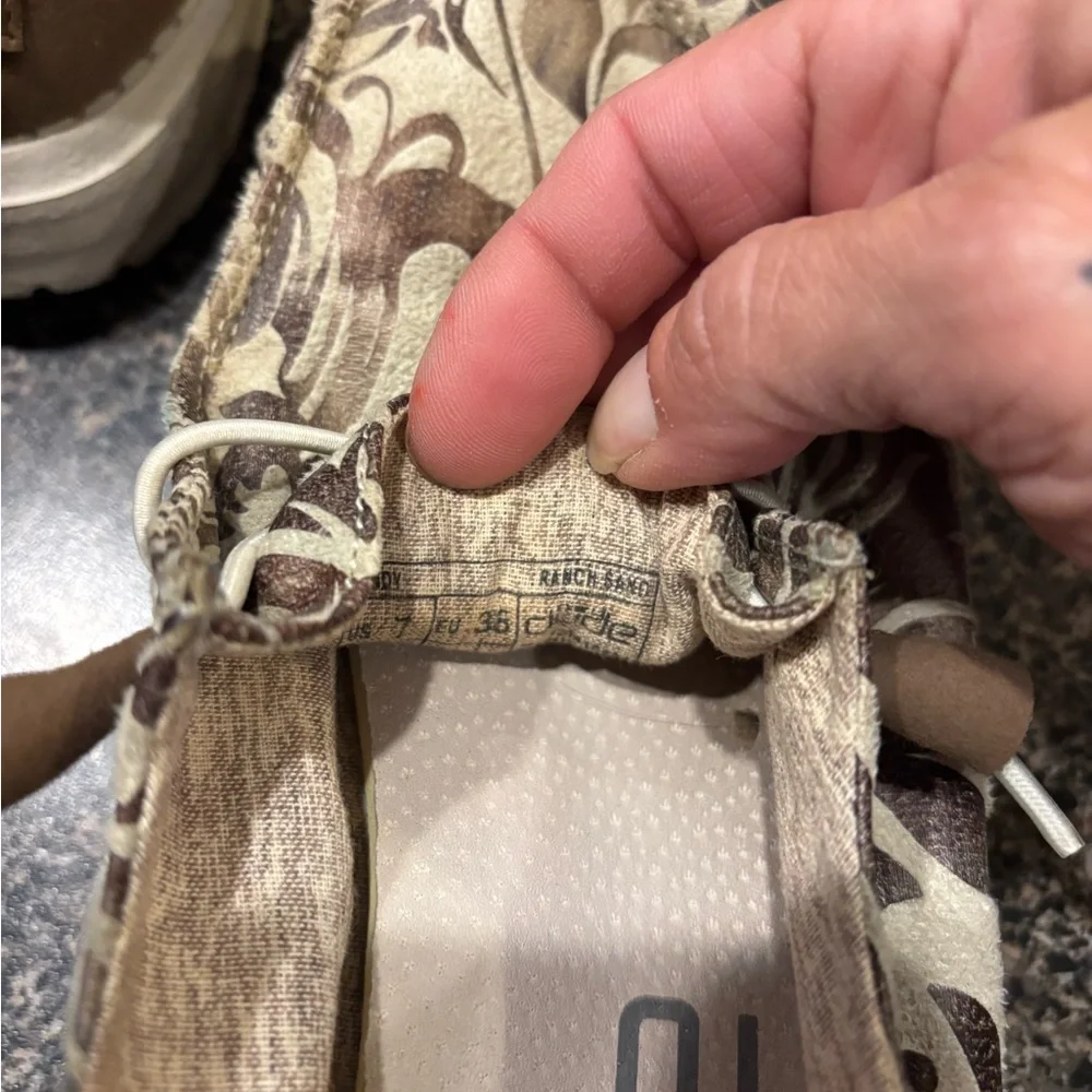 Womens embossed Hey Dudes - Picture 5 of 5